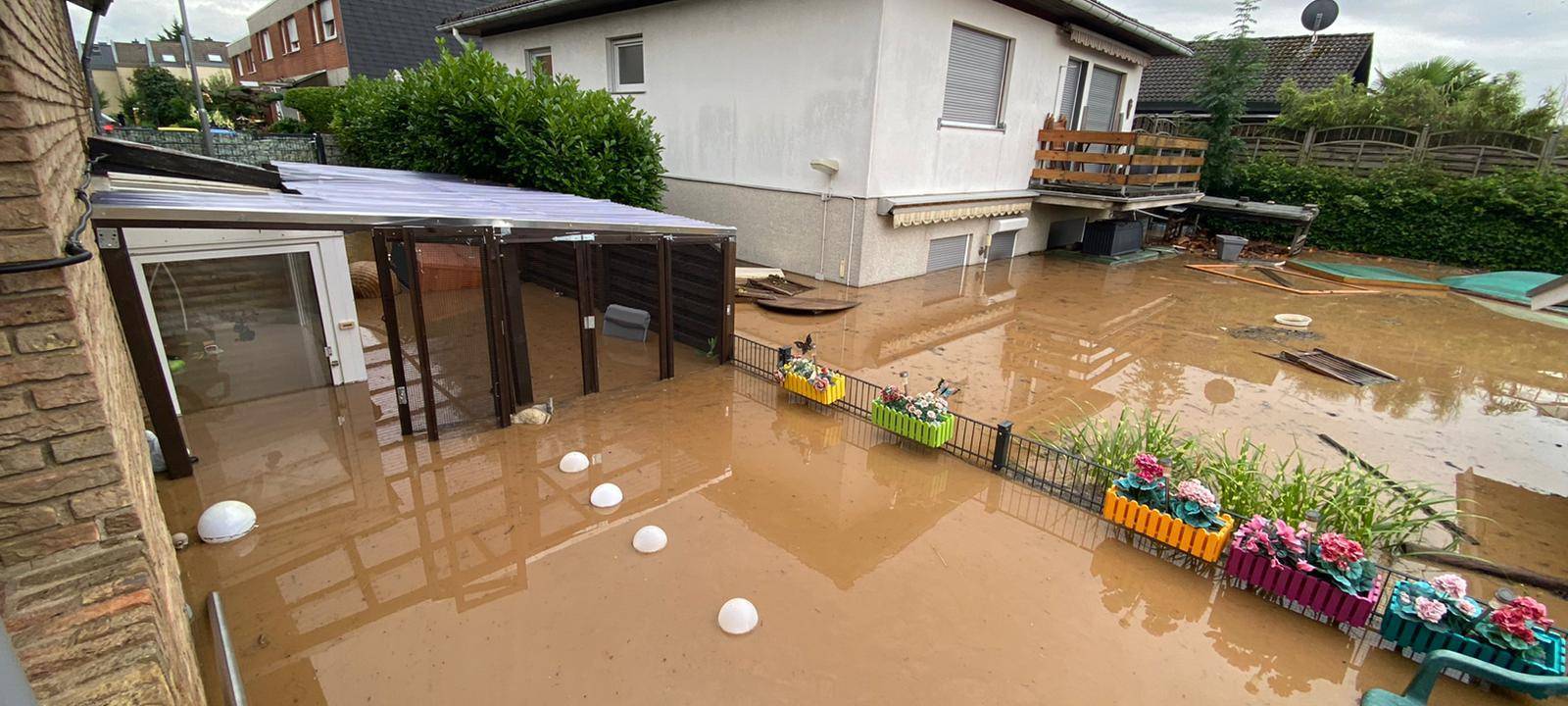 Erftstadt: Gebäude stürzen durch Hochwasser ein