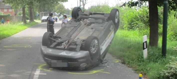 Kerpen: Pizza-Taxi überschlägt sich