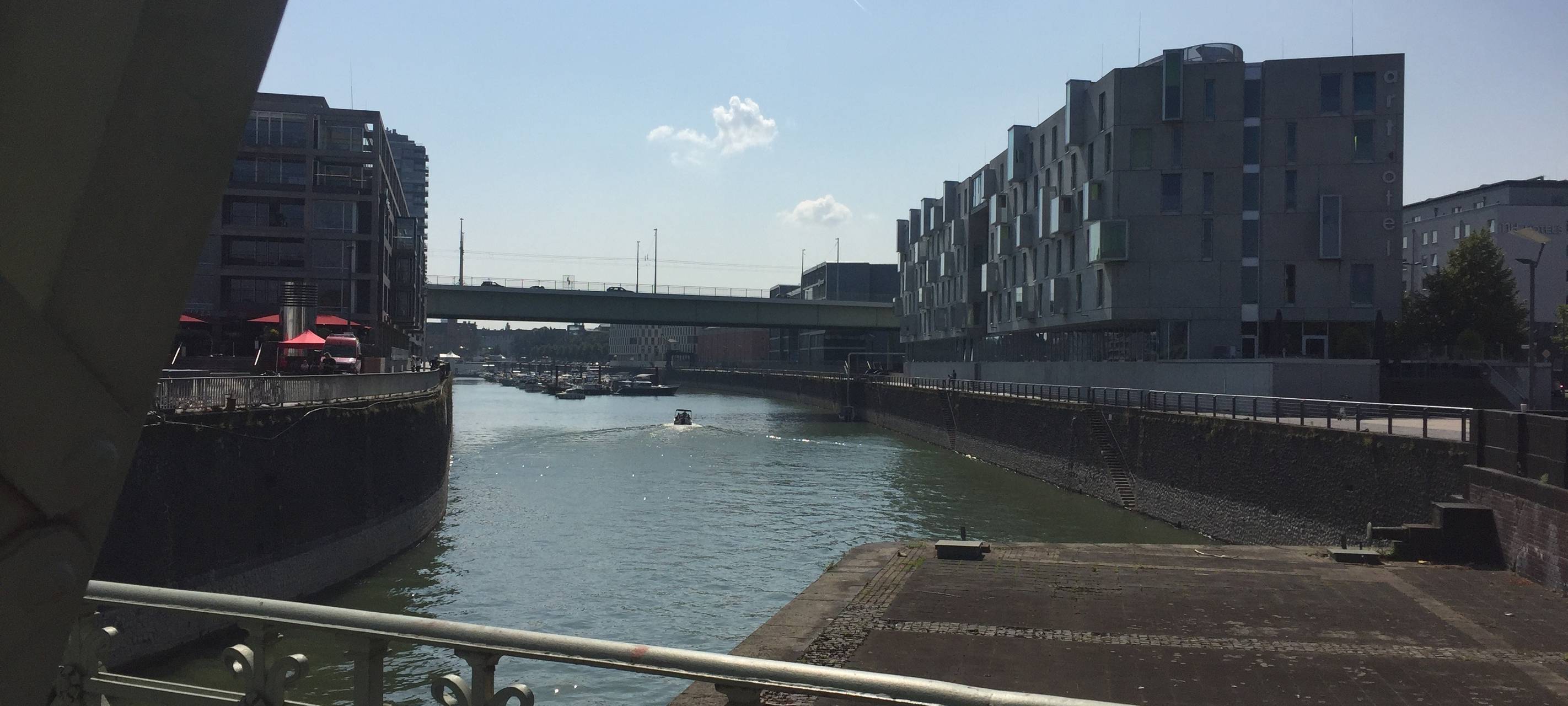 Köln: Scooter-Verleiher gehen von 100 versenkten Rollern aus