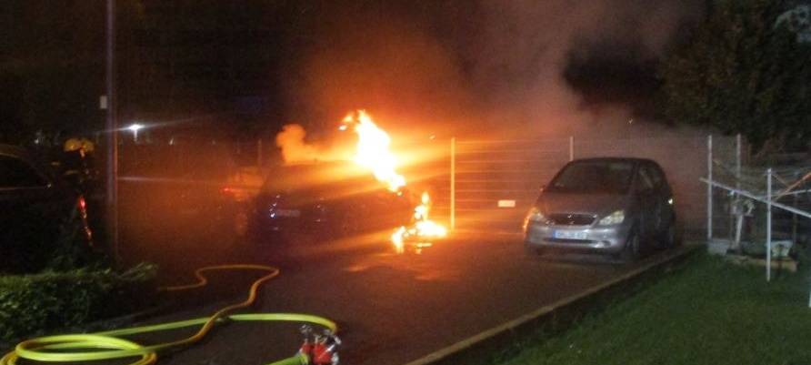 Brühl: Sachverständiger muss Brand eines E-Autos klären