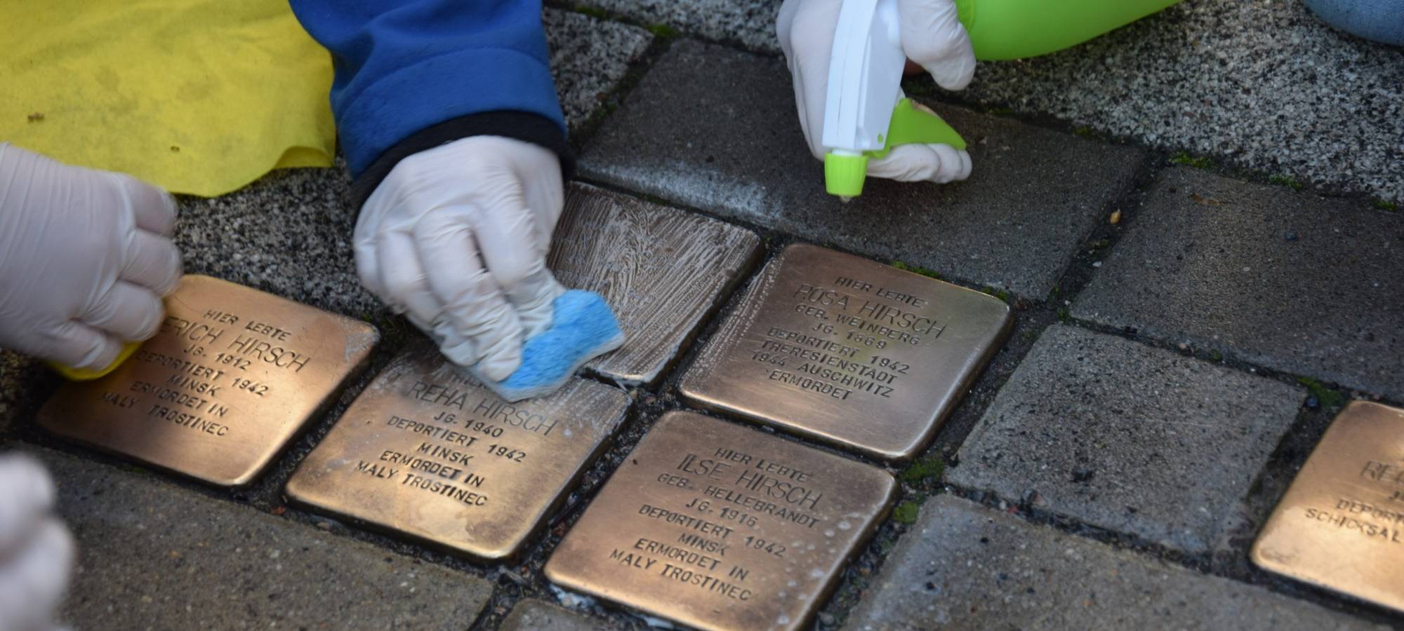 Bedburg: Kinder und Jugendliche pflegen Stolpersteine