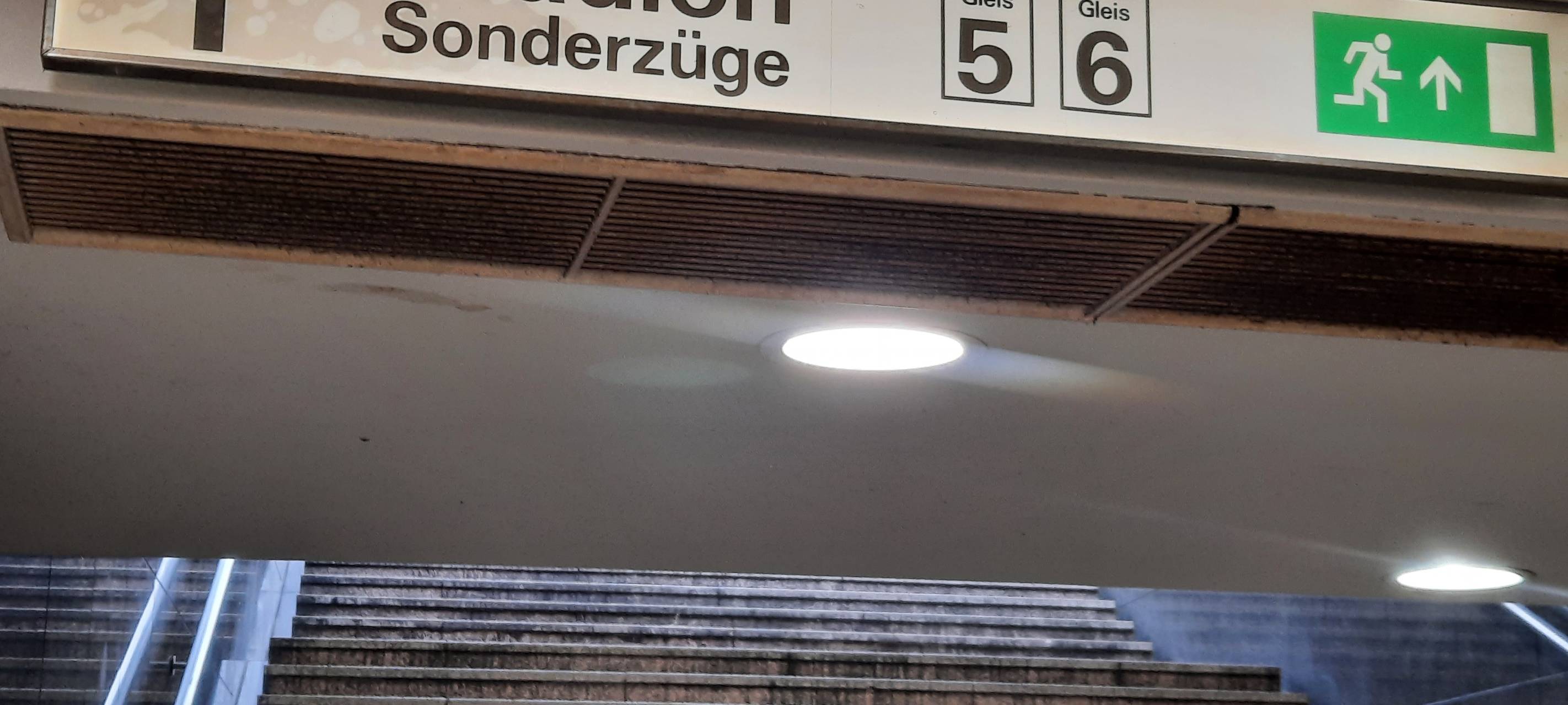 Köln: Mehr Züge für Fußballfans zum Stadion