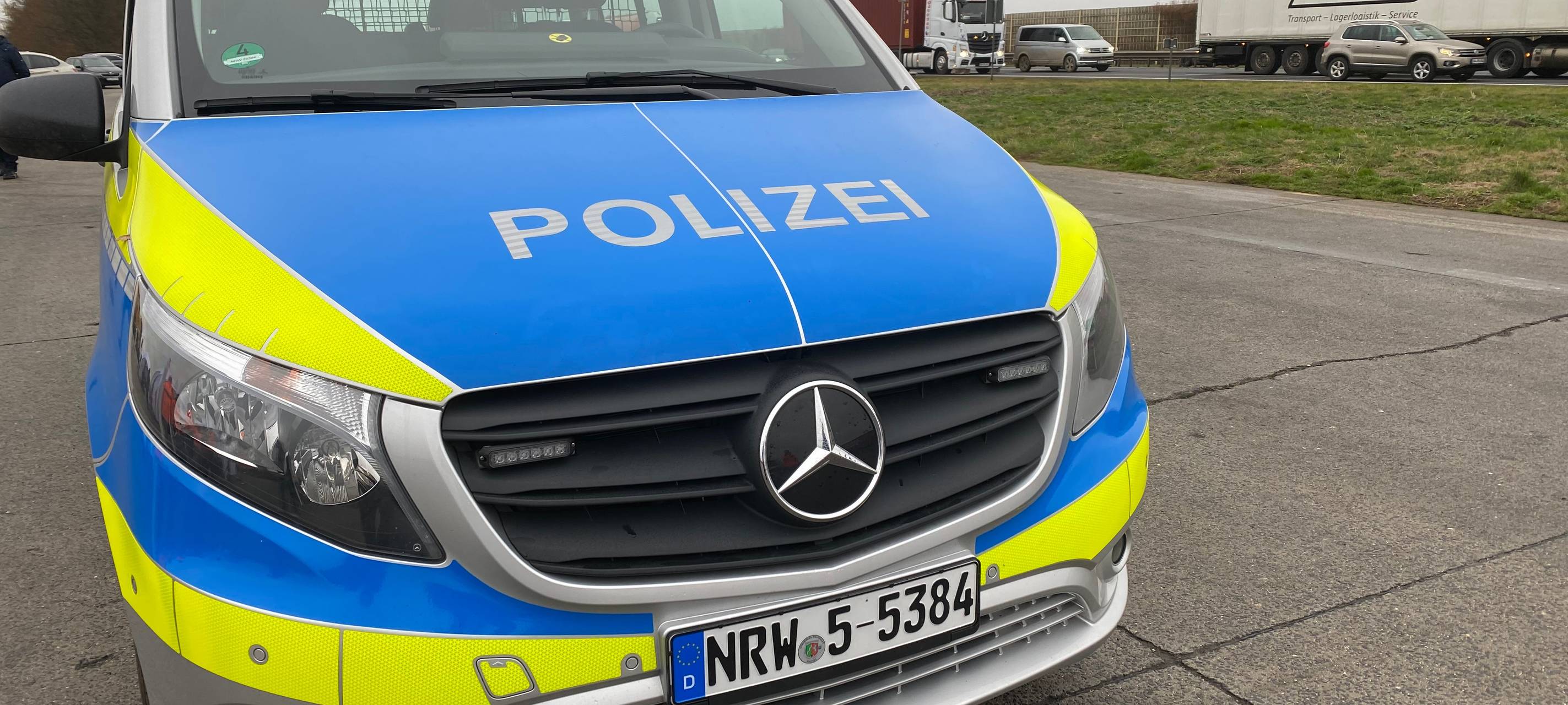 Wesseling: Familien prügeln sich auf der A555