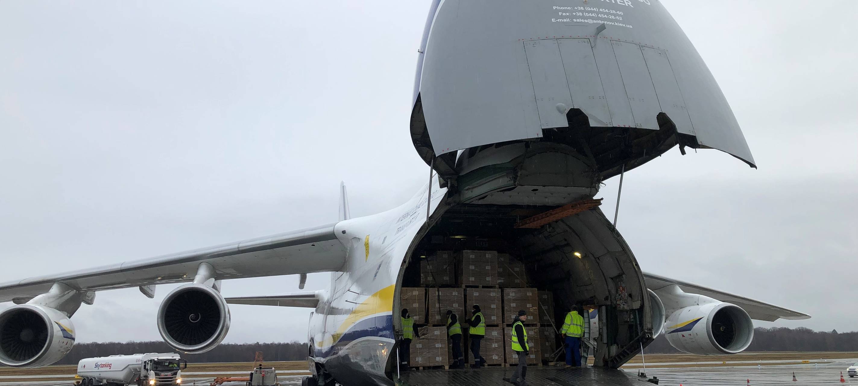 Köln: Flugzeug bringt 85 Tonnen Schnelltests