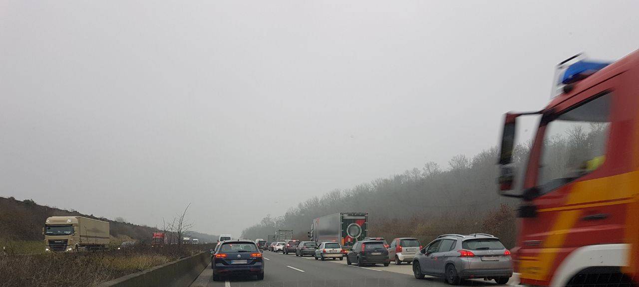 Erftstadt: Unfall sorgte für Stau auf der A1 und der A61