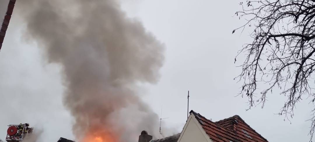 Frechen: Dachstuhlbrand in der Innenstadt