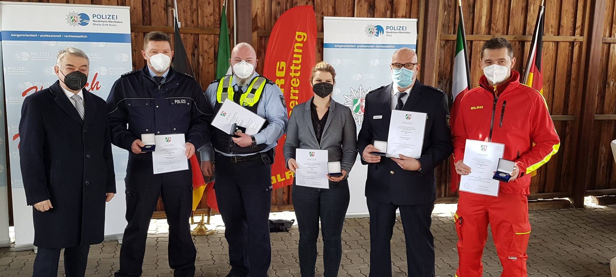 Rhein-Erft: Rettungskräfte nach Auszeichnung geehrt