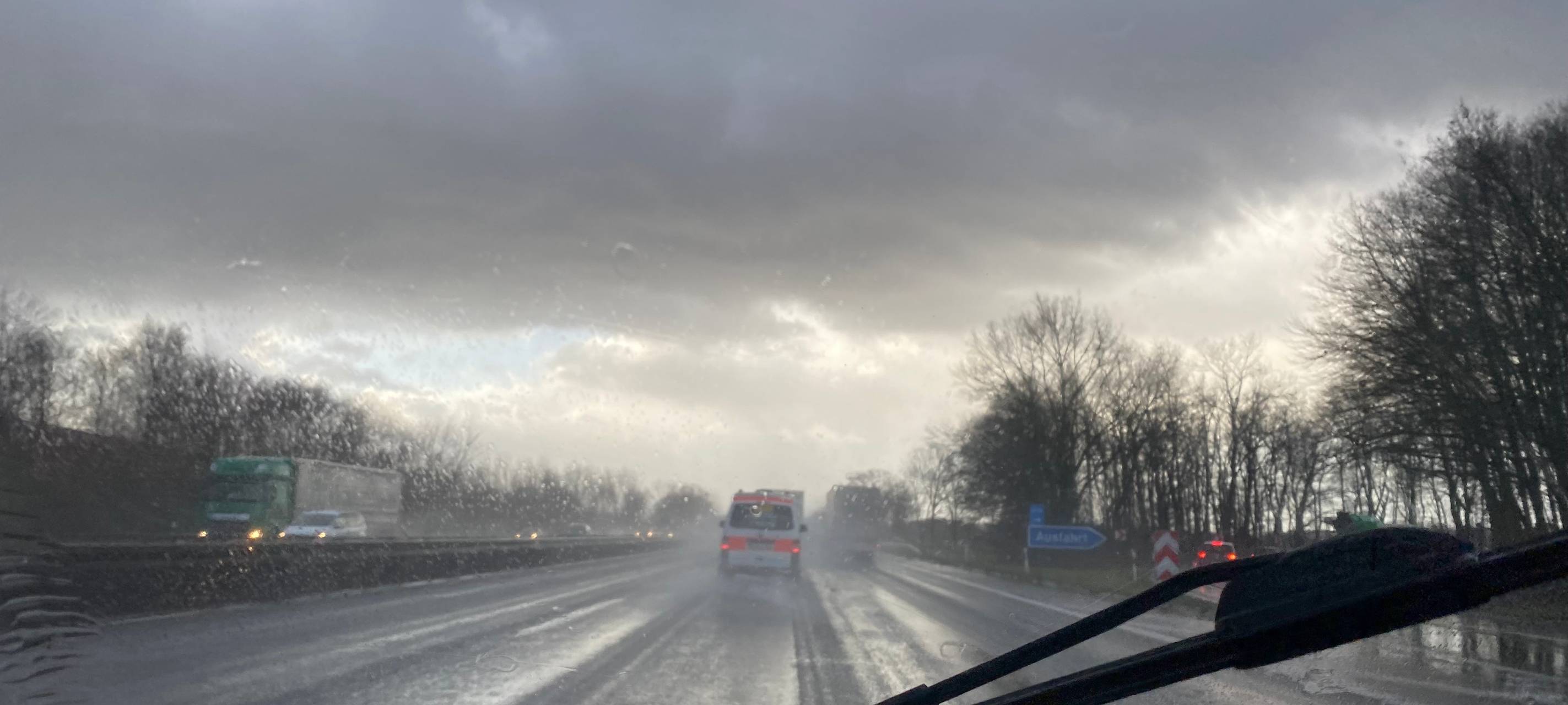 Region: Regen bringt teils chaotische Verkehrsverhältnisse