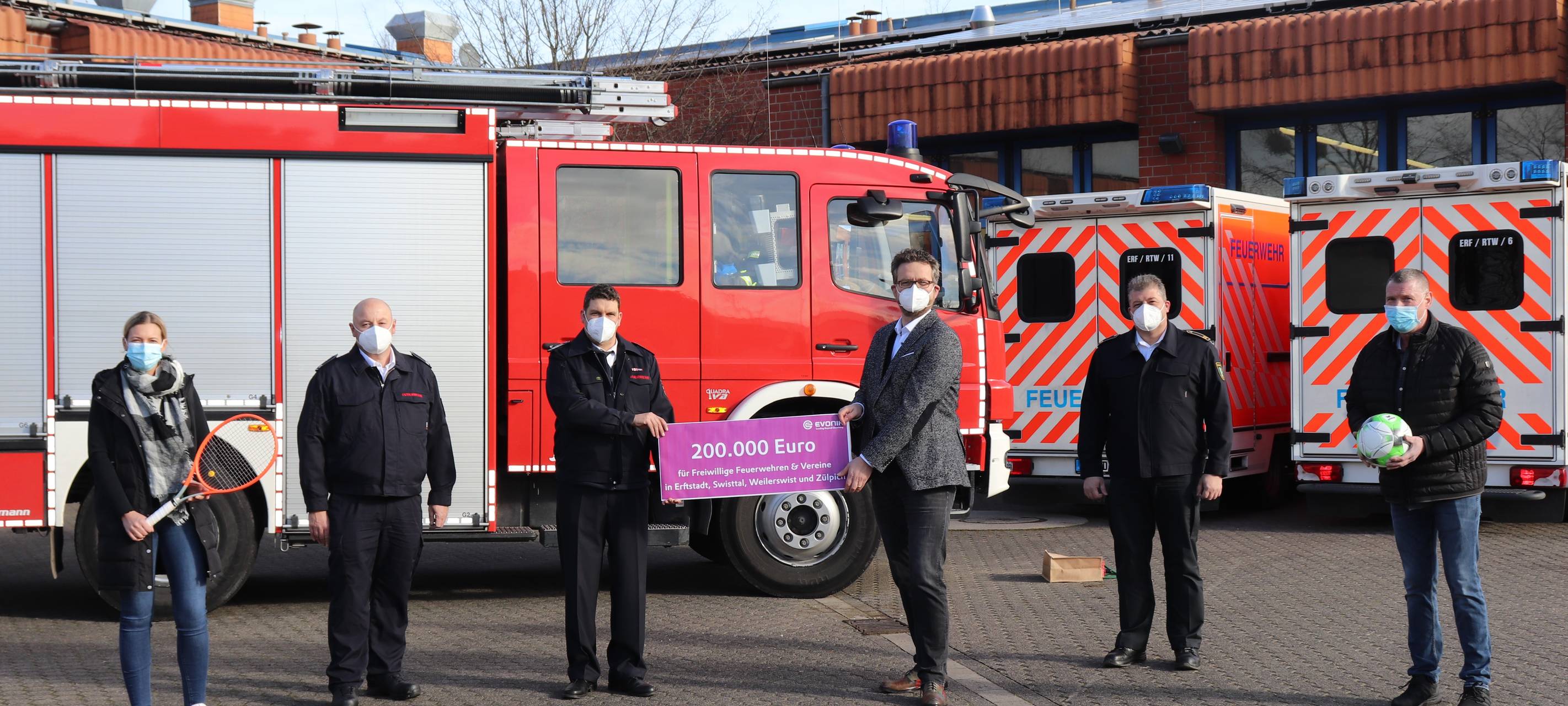 Wesseling/Erftstadt: Evonik-Spende für Feuerwehr und Vereine