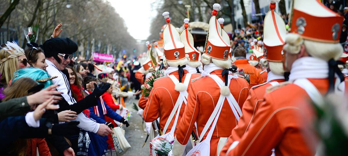 Köln: Geglückter Rosenmontagszug - und viel Arbeit