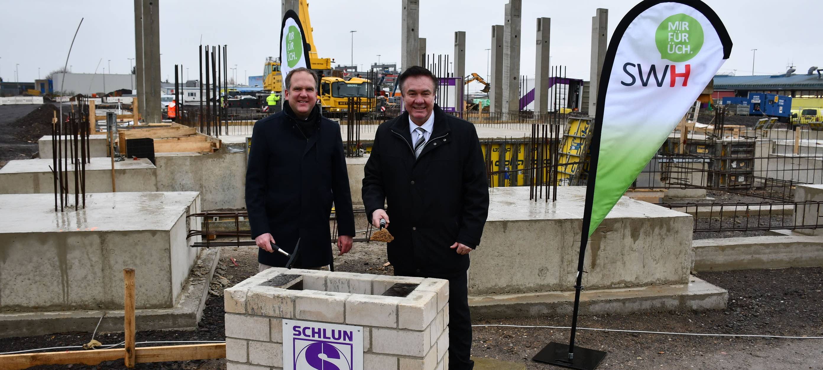 Hürth: Stadt legt Grundstein für Stadtwerke-Gebäude
