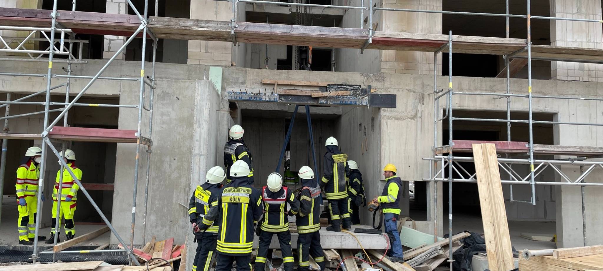 Köln: Mann bei Einsturz einer Treppe schwer verletzt