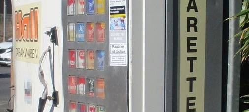 Wesseling: Unbekannte sprengen Zigarettenautomaten