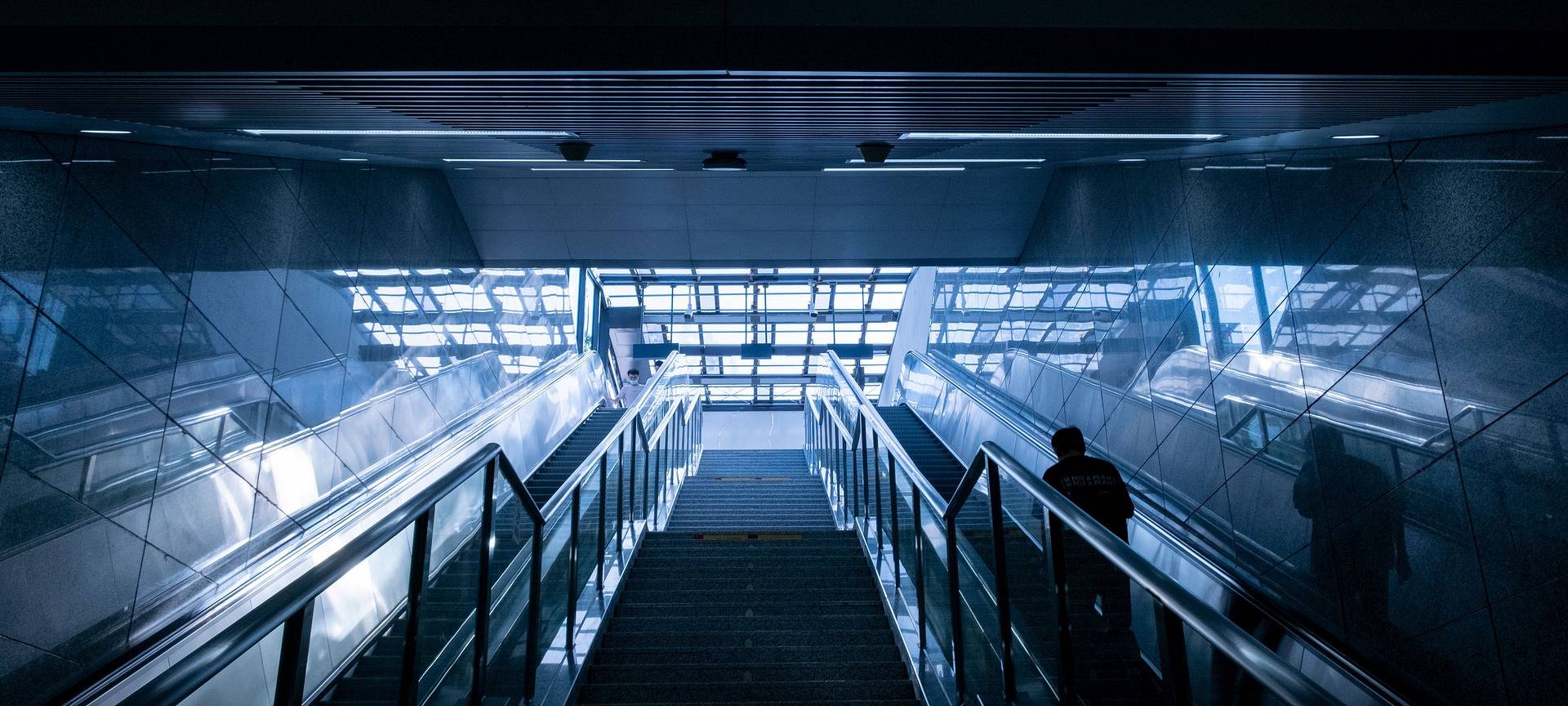 Köln: Taschendiebe stoppen bewusst KVB-Rolltreppen