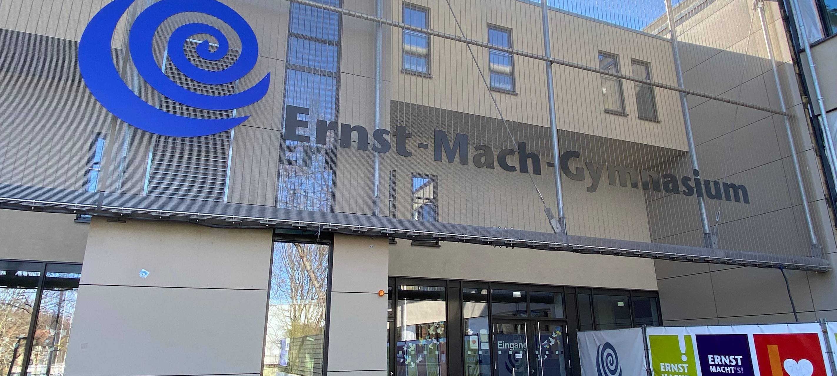 Hürth: Neuer Schulhof am Gymnasium