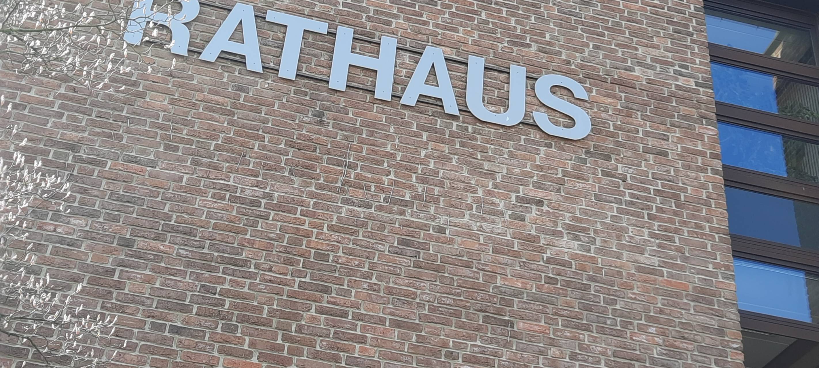 Kerpen: Kunst- und Handwerkmarkt am Rathaus
