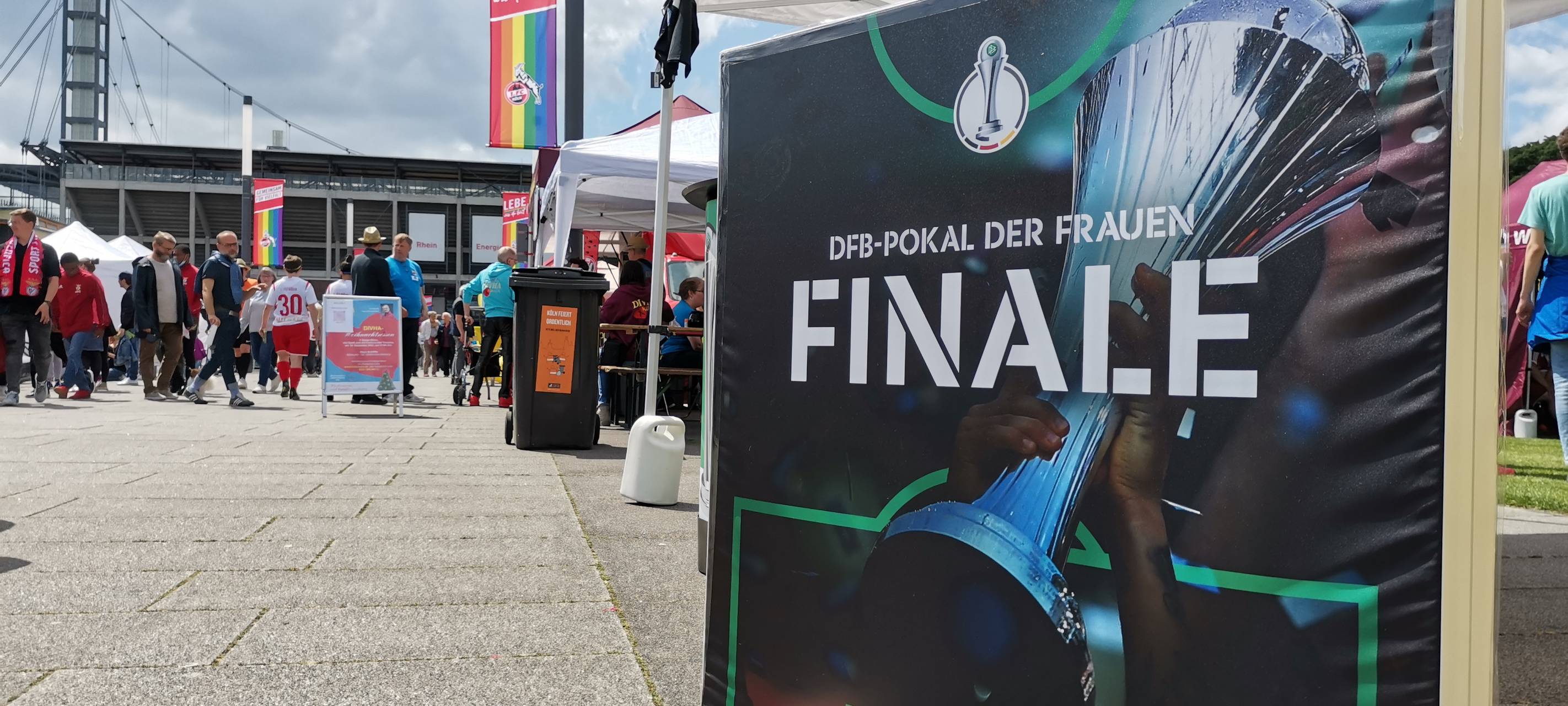Köln: Stadion ist zum Frauenfußball-Pokalfinale fast voll