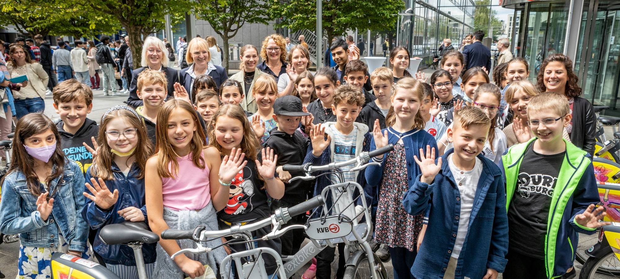 Köln: Schüler gestalten KVB-Busse und Leihräder