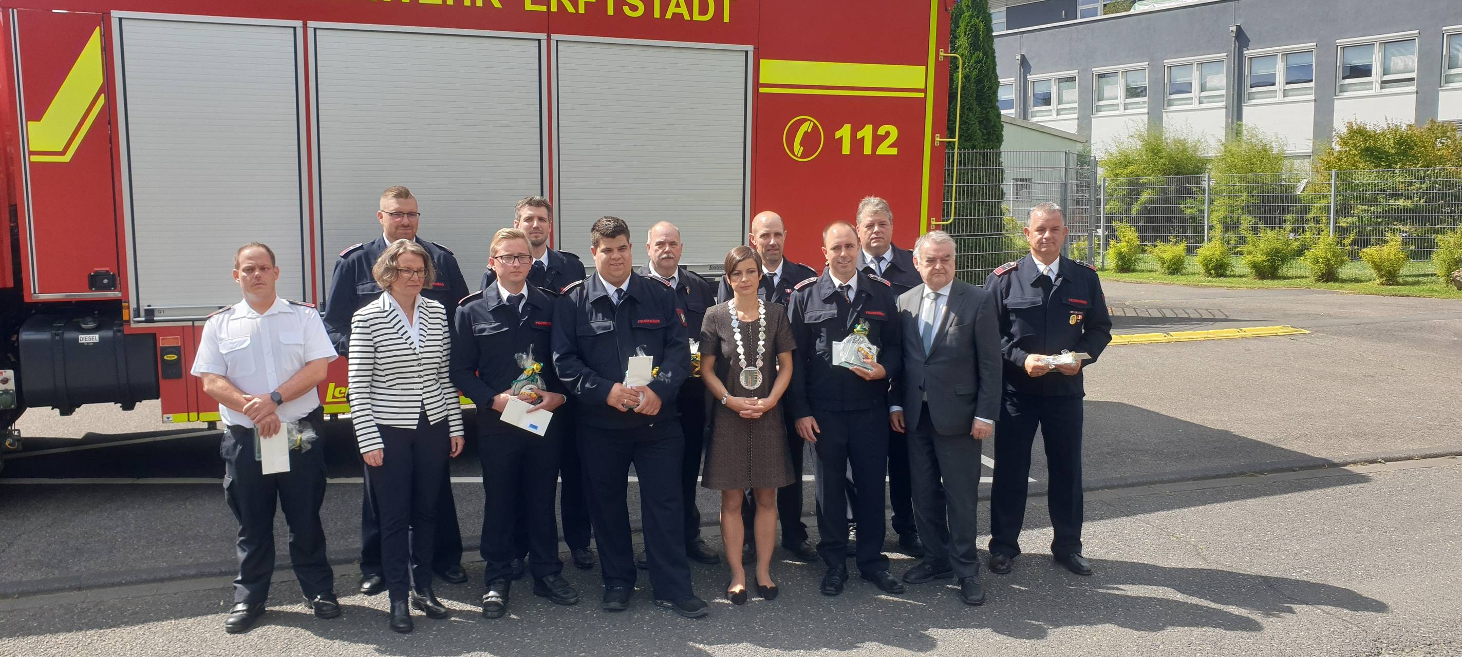 Erftstadt: Gedenkminute für Opfer der Flutkatastrophe