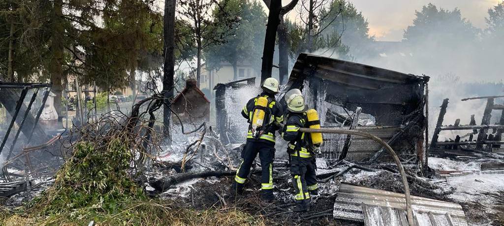 Bergheim/Erftstadt: Feuerwehr rückte zu Bränden aus