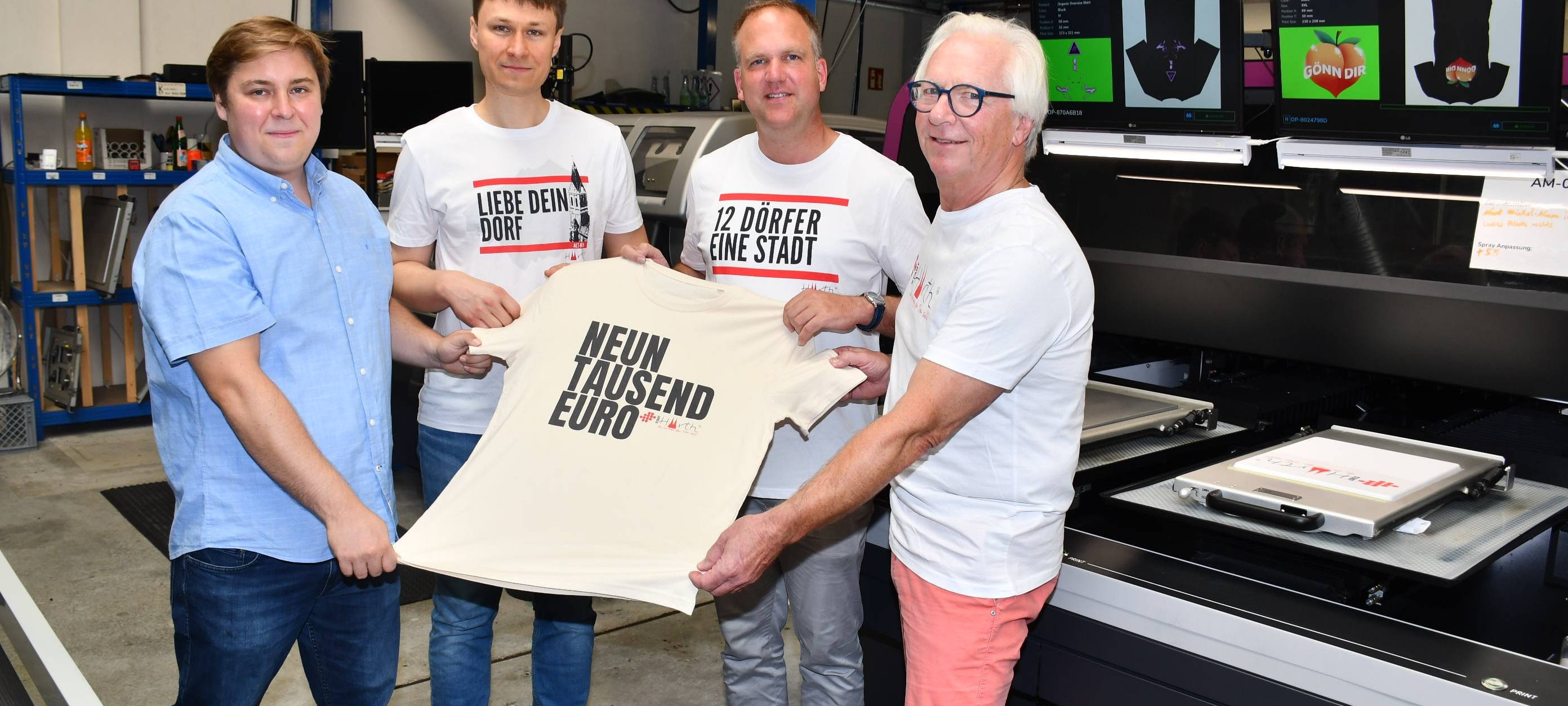 Hürth: Stadt verkauft rund 1.000 T-Shirts für die Ukraine