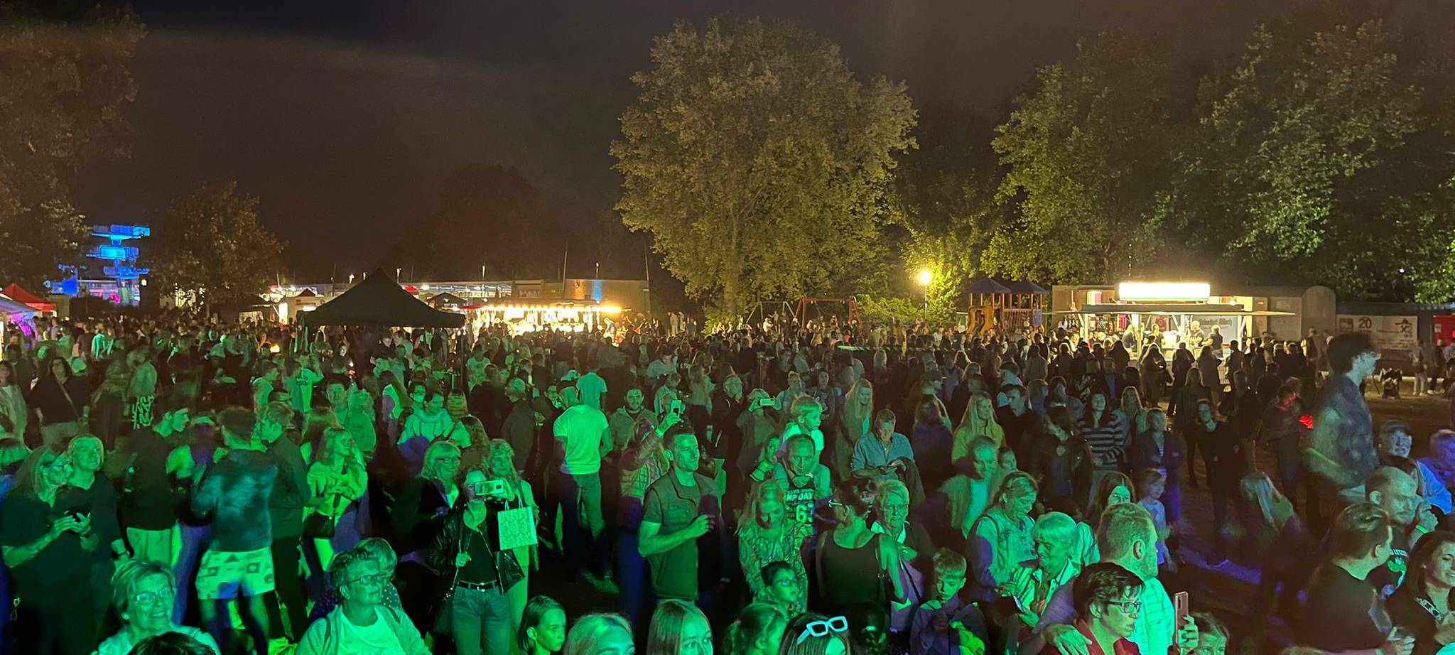 Elsdorf: Viele Besucher haben am Pool gerockt