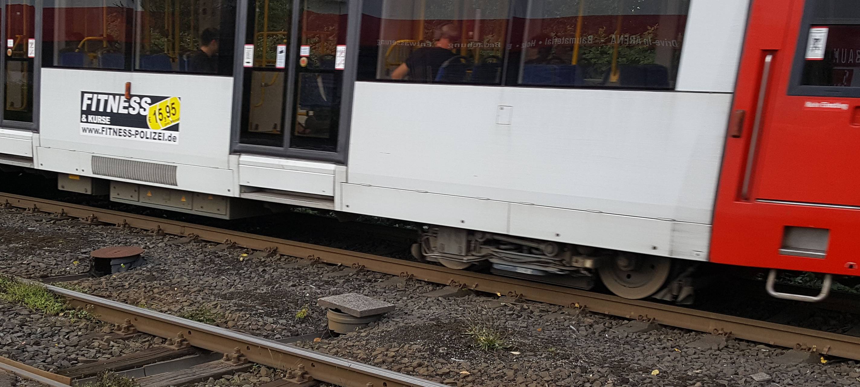 Köln: KVB-Scheibe eingeworfen