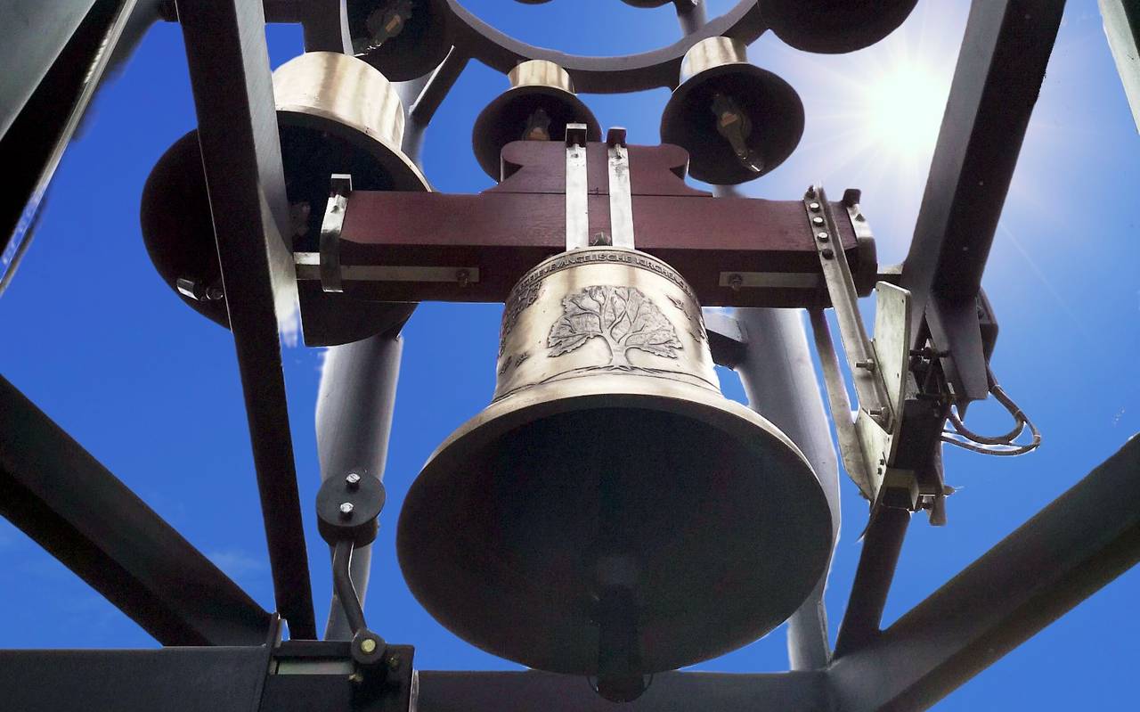 Hürth Glockenturm an MartinLutherKirche wird eingeweiht Radio Erft