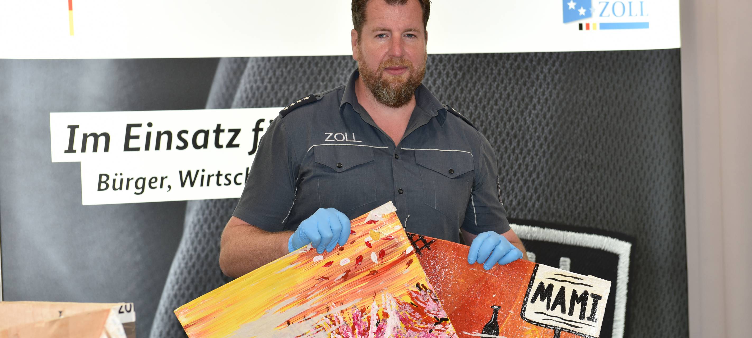 Köln: Zoll findet Kokain, das als Gemälde getarnt wurde