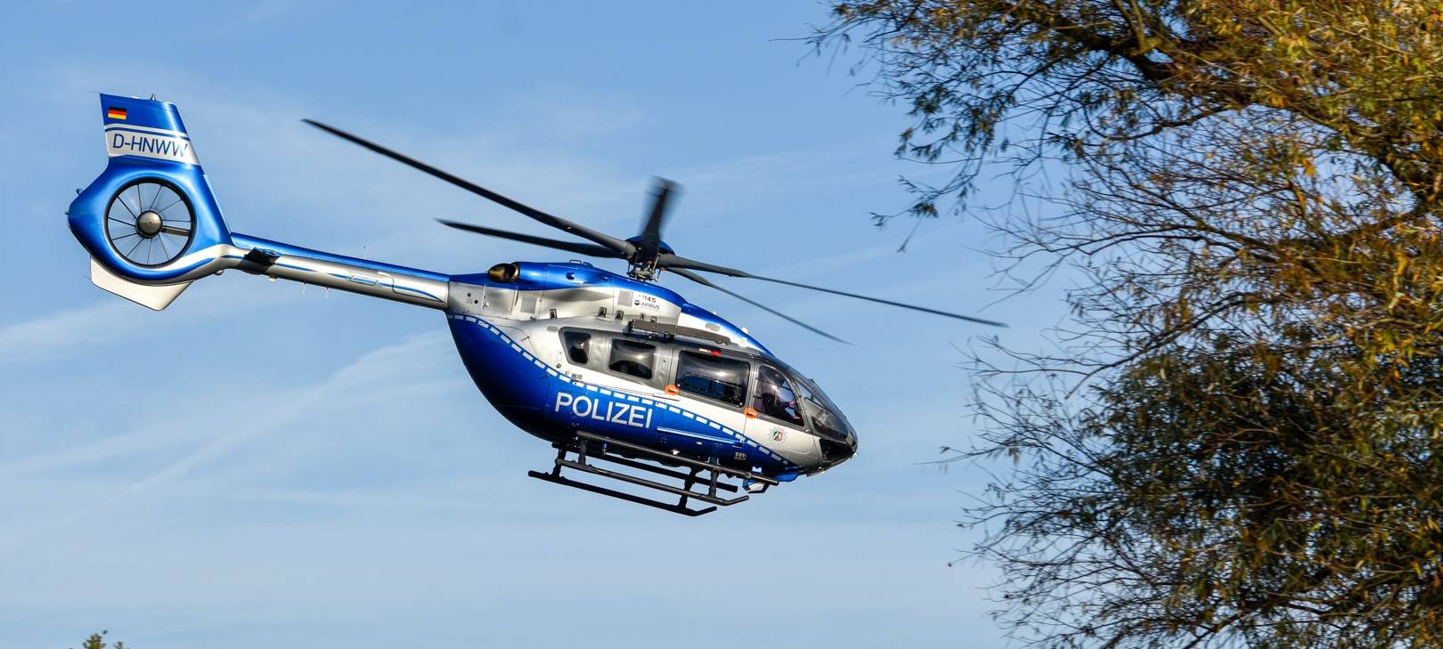 Hürth/Erftstadt: Polizei sucht mutmaßliche Räuber an der A1