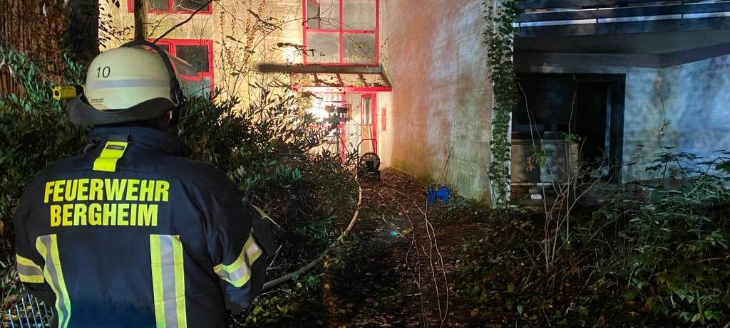 Bergheim: Feuer im Wohnpark, Obdachloser blieb unverletzt