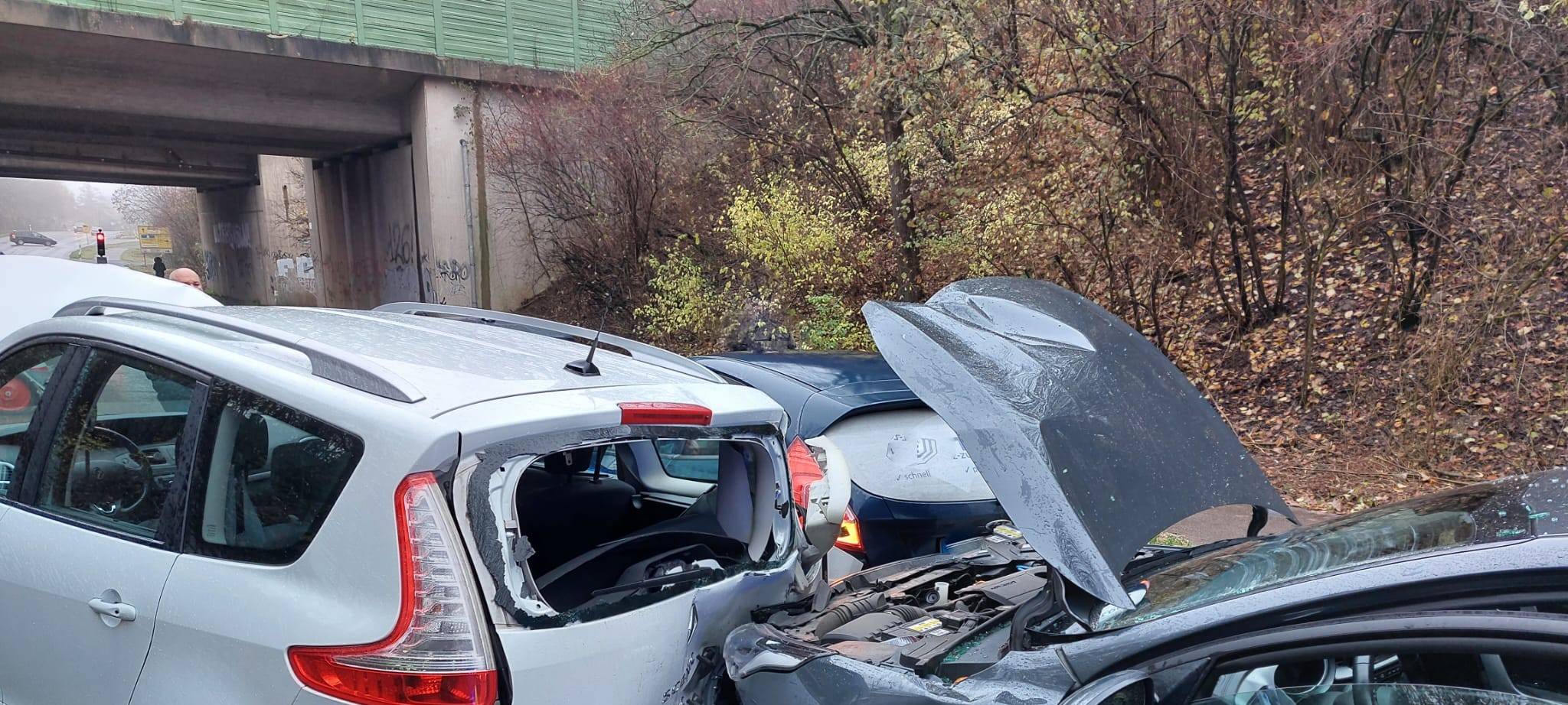 Elsdorf/Bergheim: Zwei Unfälle mit Sperrung im Bereich B477