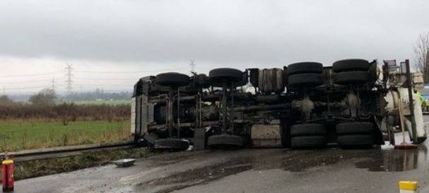 Pulheim: Bonnstraße nach Unfall mit Betonmischer wieder frei
