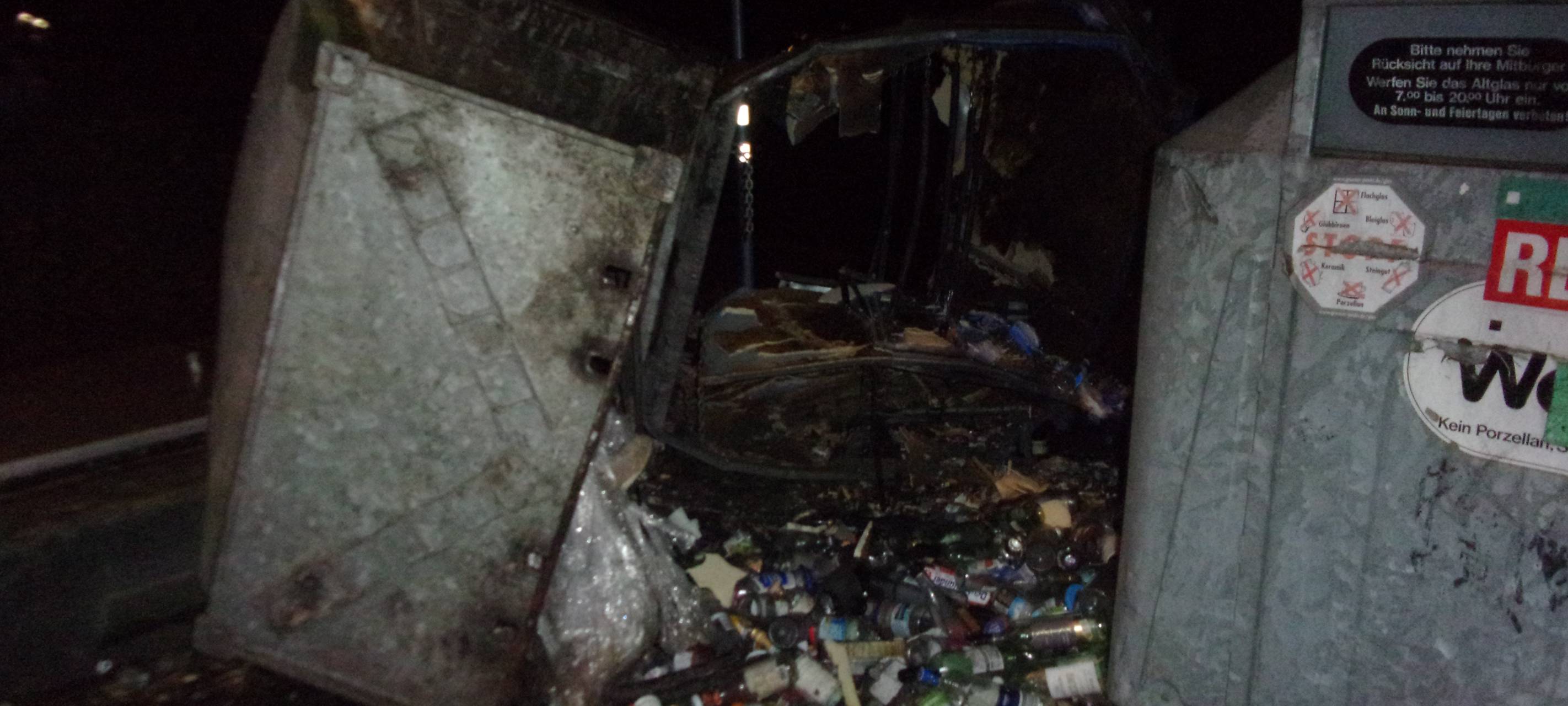Brühl: Glascontainer an Clemens-August-Straße aufgesprengt