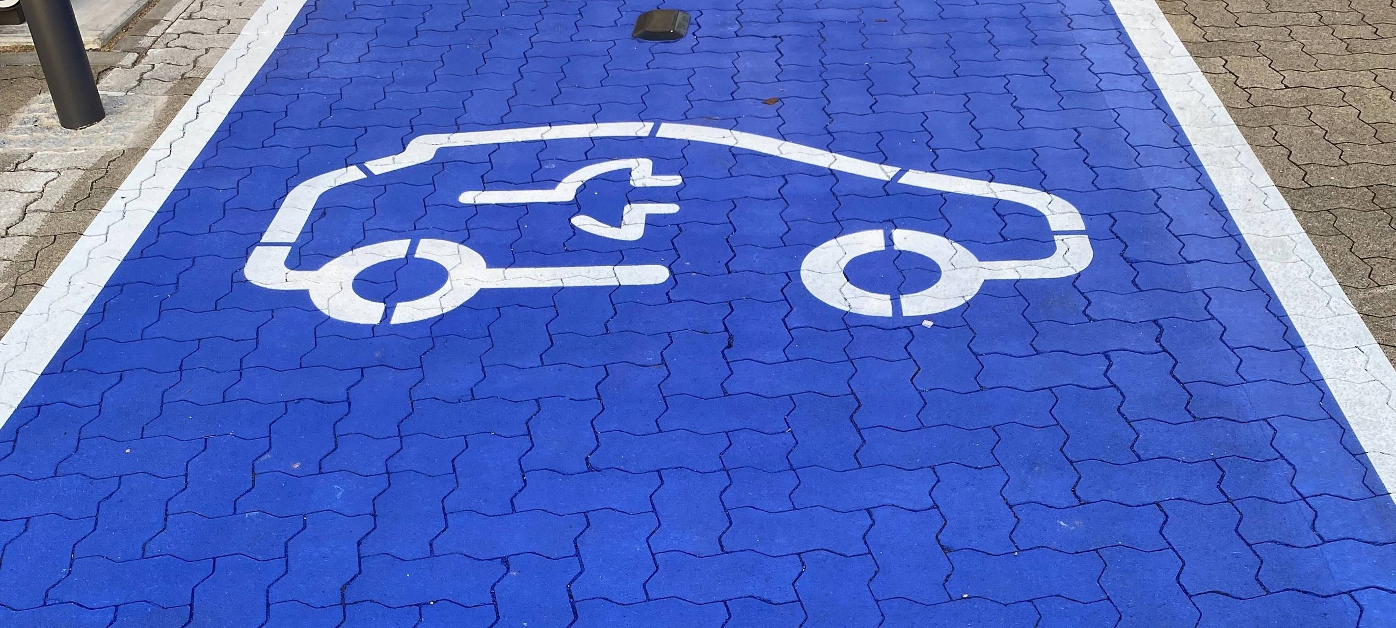 Köln: Kabelklau an Schnellladesäulen für E-Autos