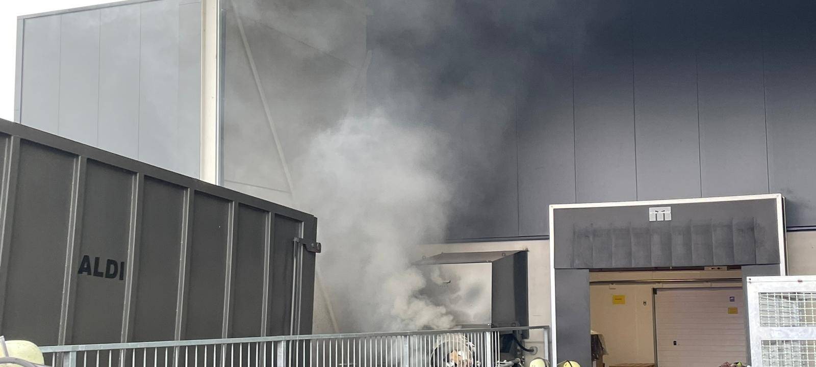 Bergheim: Müllpresse von Discounter gerät in Brand
