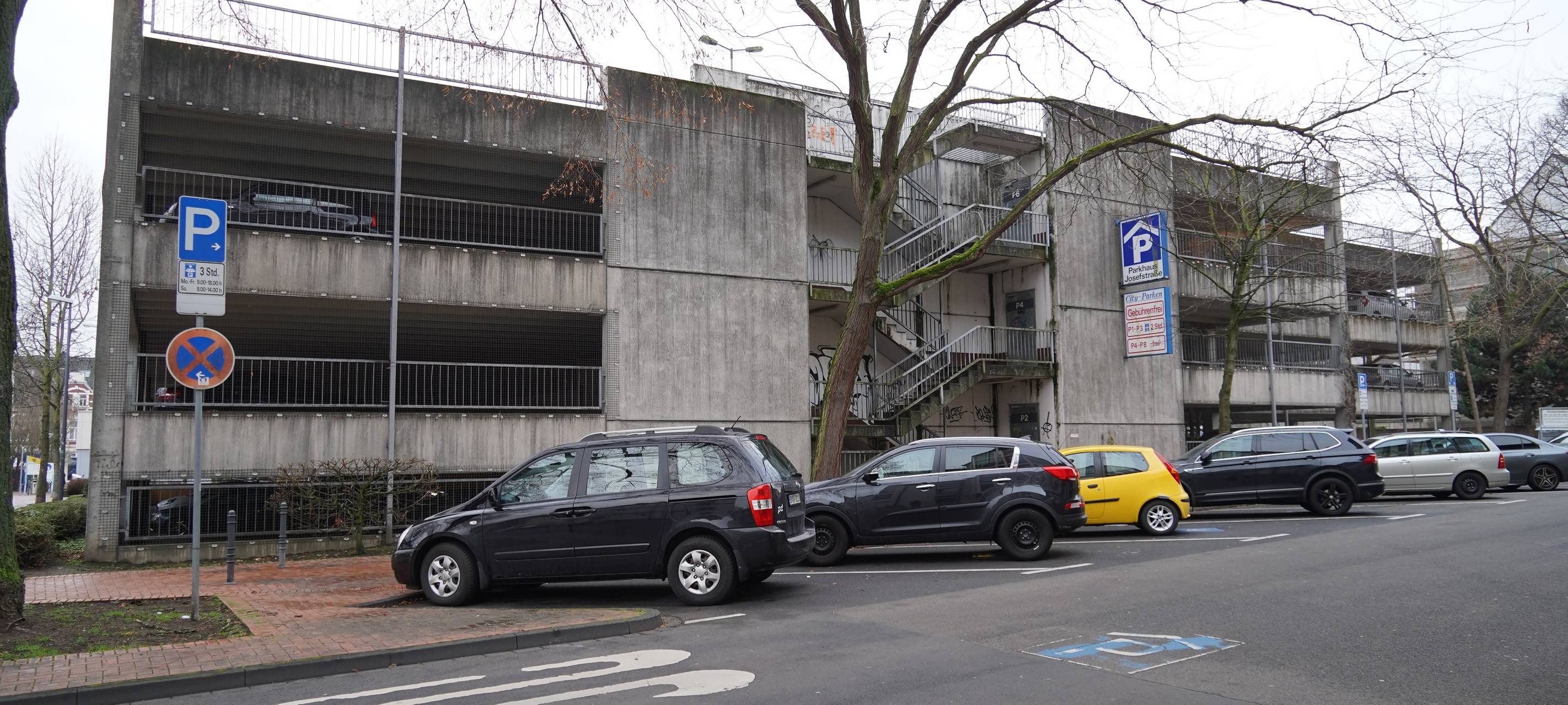 Frechen: Vorbereitungen für den Abriss des Parkhauses
