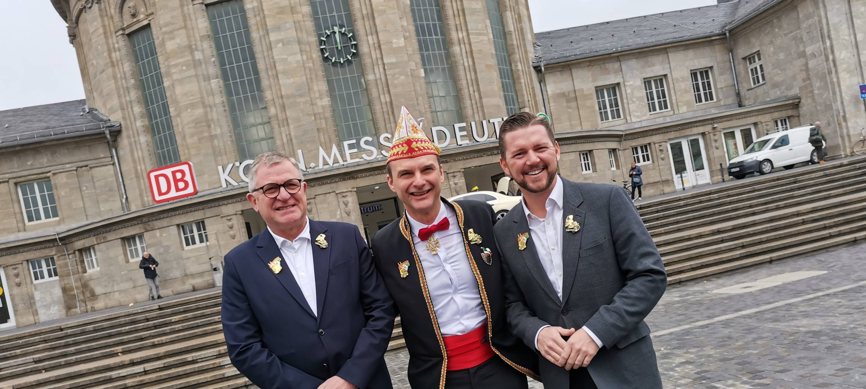 Köln: Rosenmontagszug über den Rhein