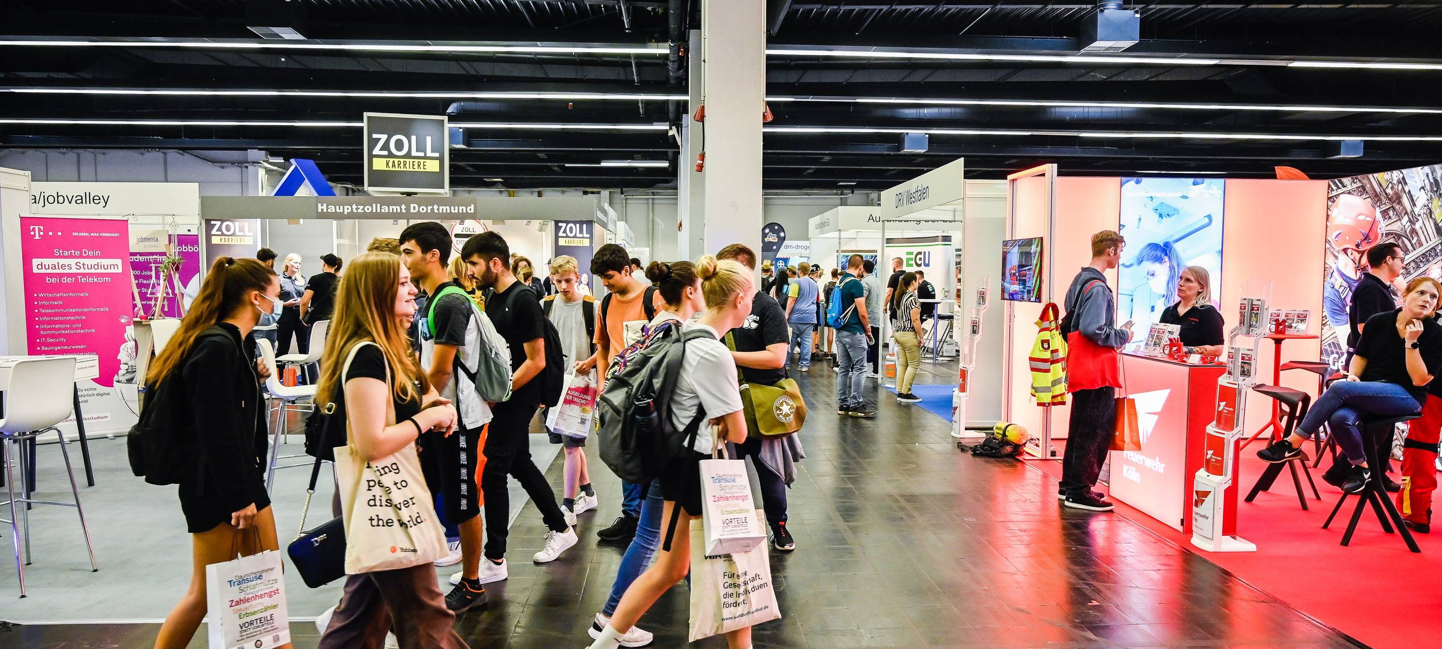 Köln: Berufswahlmesse Einstieg in der Kölnmesse