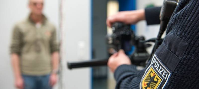 Köln: Wegen Überfall: Polizei nimmt Mann am Flughafen fest
