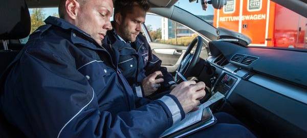 Polizei sucht Radfahrer nach Vorfall mit Schulbus in Kerpen