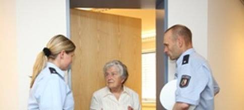 Frau erbeutet hohen Geldbetrag mit Enkeltrick