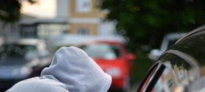 Zerkratzte Autos - Polizei sucht Zeugen