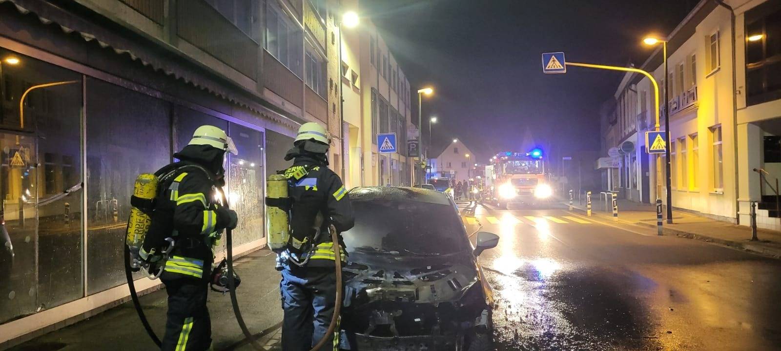 Kerpen: Auto brennt aus