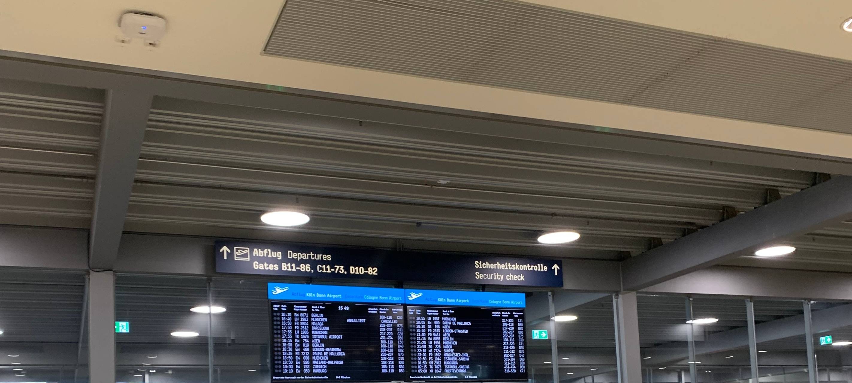 Elektroschocker im Handgepäck am Kölner Flughafen entdeckt