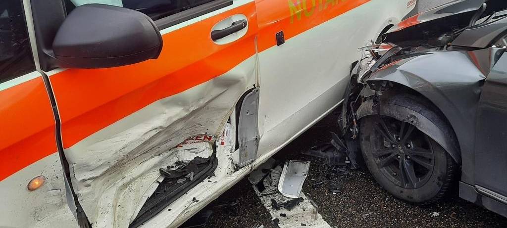Frechen/Brühl: Mehrere Unfälle - Notarztwagen betroffen