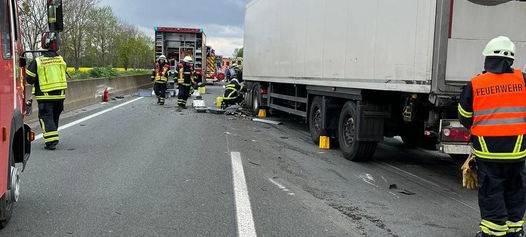 Erftstadt: A61 nach Unfall über 11 Stunden dicht
