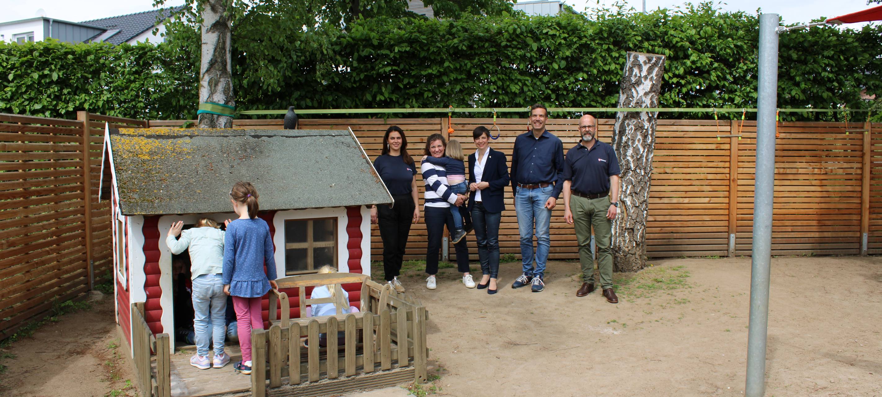 Erftstadt: Neuer Zaun nach der Flut