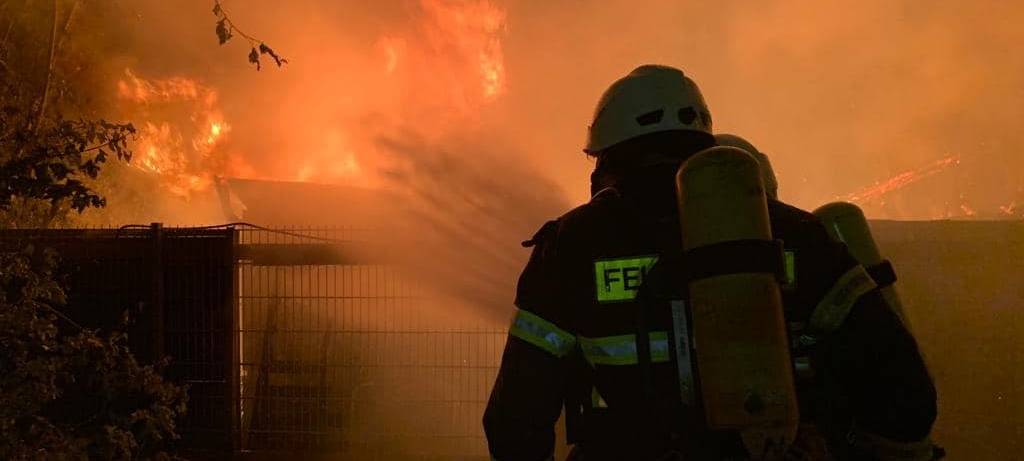 Erftstadt: Grillhütte brannte direkt neben der Feuerwehr