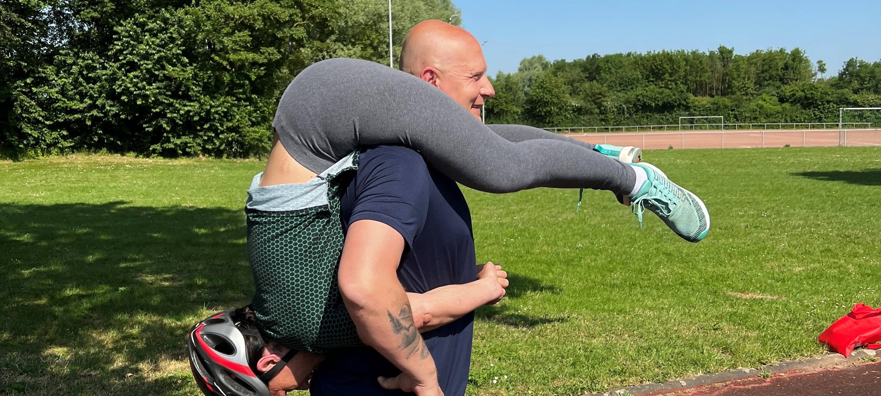Kerpen: Paar aus Balkhausen trainiert für Wife Carrying-WM